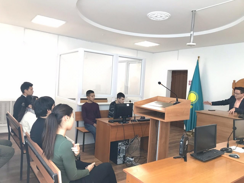 "Қылмыстық сот"« Құқықтану» мамандығының студенттері сот залында "Қылмыстық сот"« Құқықтану» мамандығының студенттері сот залында