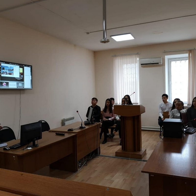 Встреча с заведующим канцелярией Уральского городского суда Кайсарова С. E. Встреча с заведующим канцелярией Уральского городского суда Кайсарова С. E.